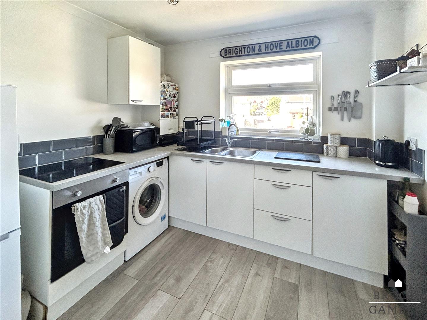 2 Bedroom Apartment. Shortdean Place in Eastbourne, East Sussex 4